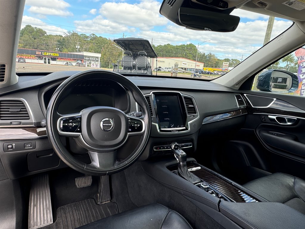 2018 Volvo XC90 T5 Momentum photo 2