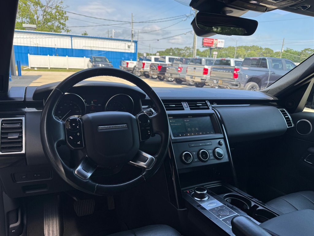 2020 Land Rover Discovery SE photo 2